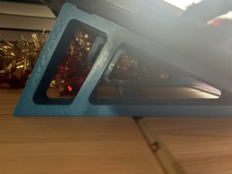 Laptop stand