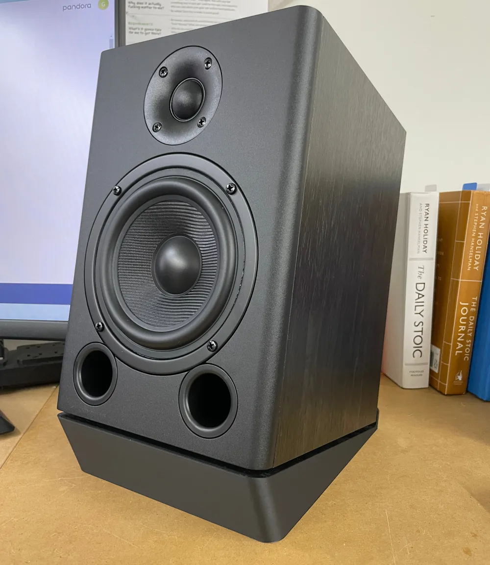 Angled Riser for Neumi BS5 Bookshelf Speakers by Hollingsworth Design