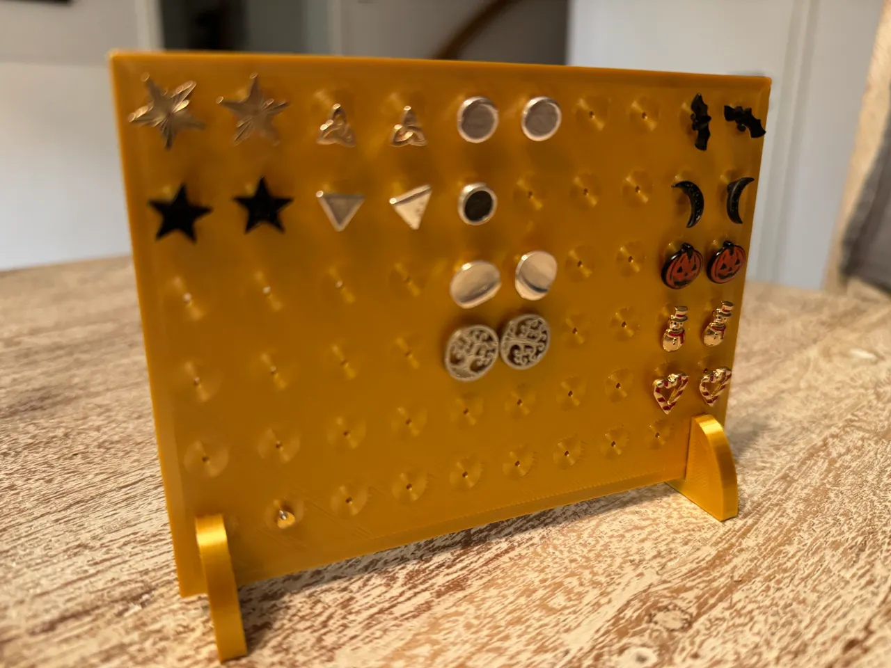 stud earrings holder view 2