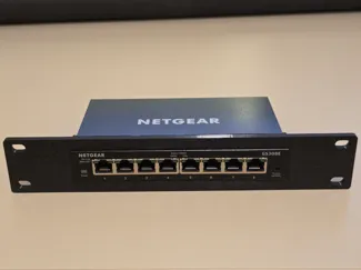 NETGEAR GS308E screwless 10-inch rack mount