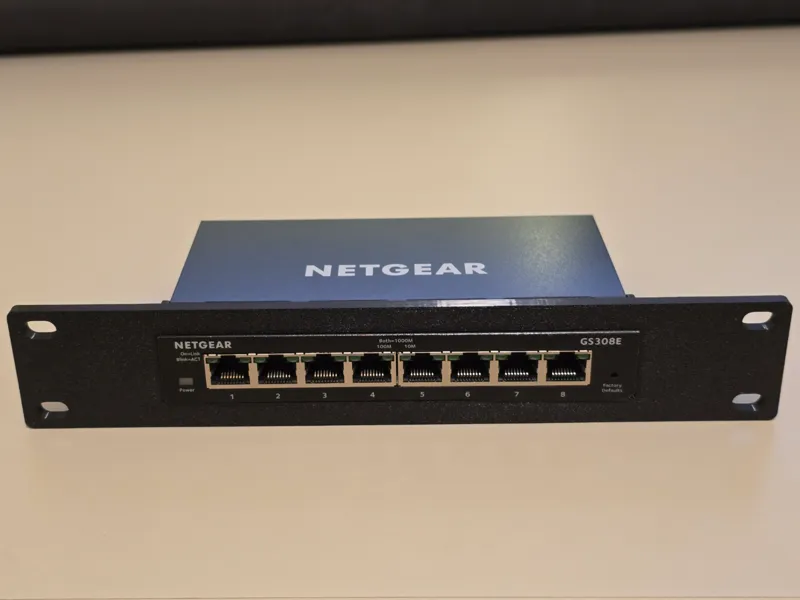 NETGEAR GS308E screwless 10-inch rack mount