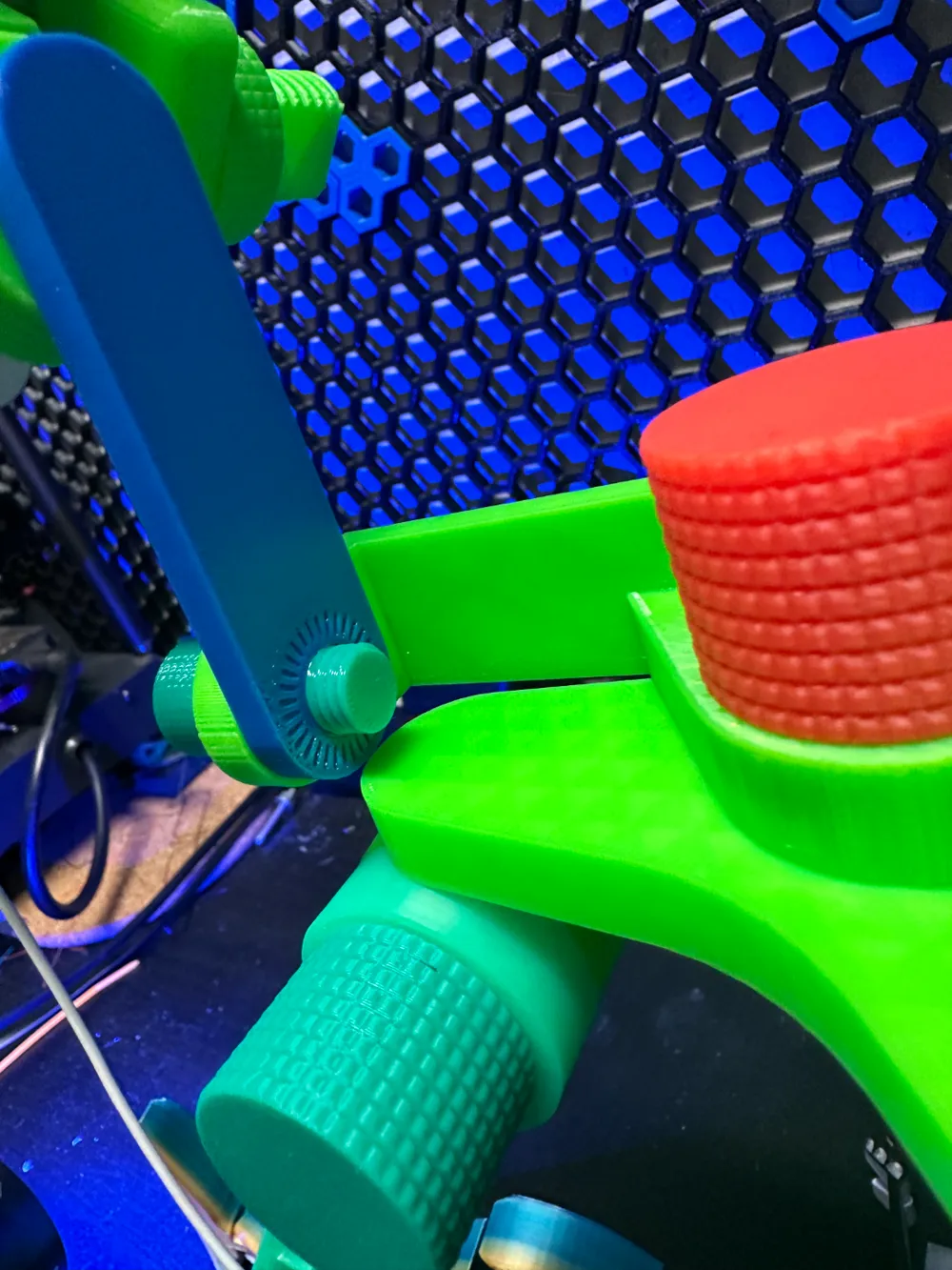 Image showcasing tripod phone holder modular design Remixed by Nubs 3d - MakerWorld