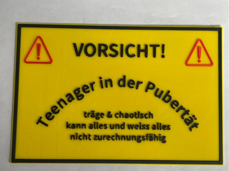 Schild "Vorsicht  Teenager in der Pubertät"