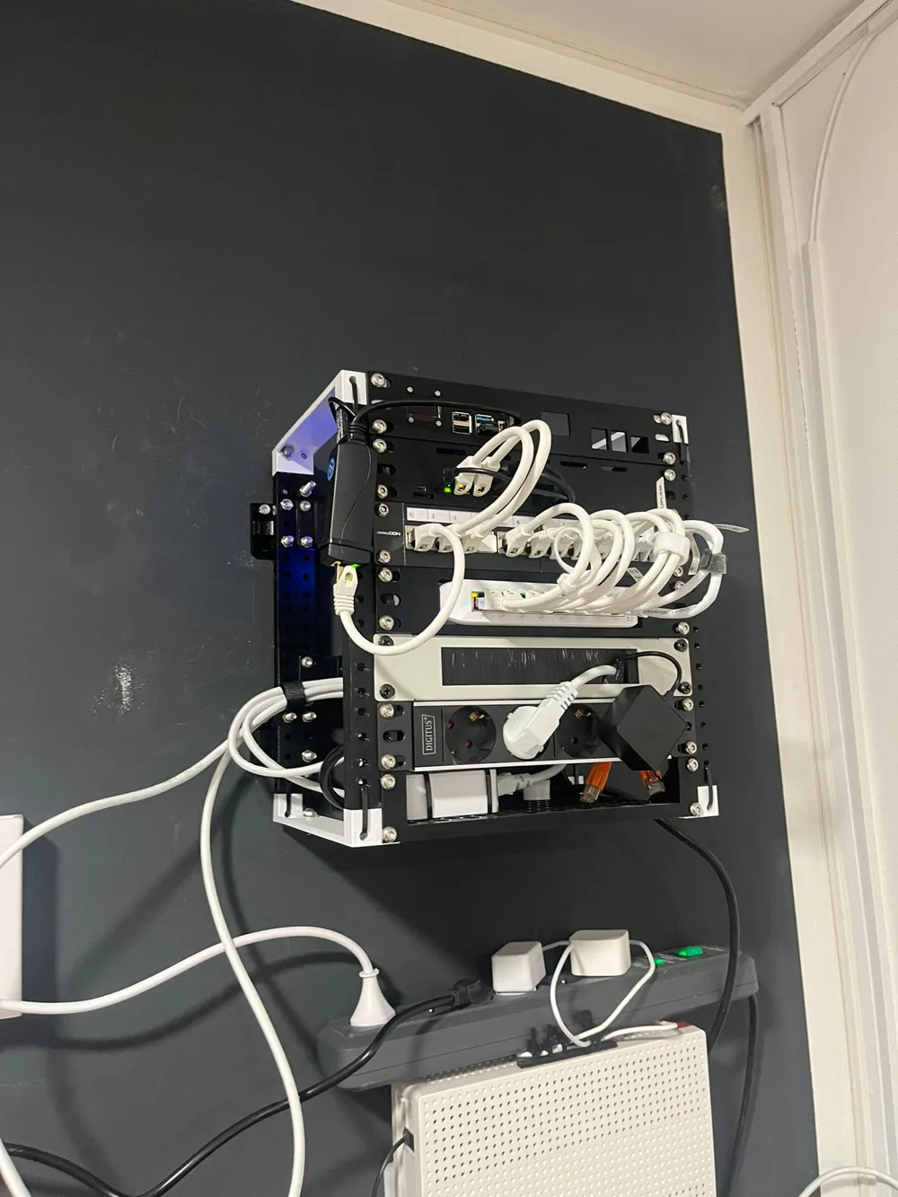 10-inch rack wall-mount adapter by Mauker - MakerWorld