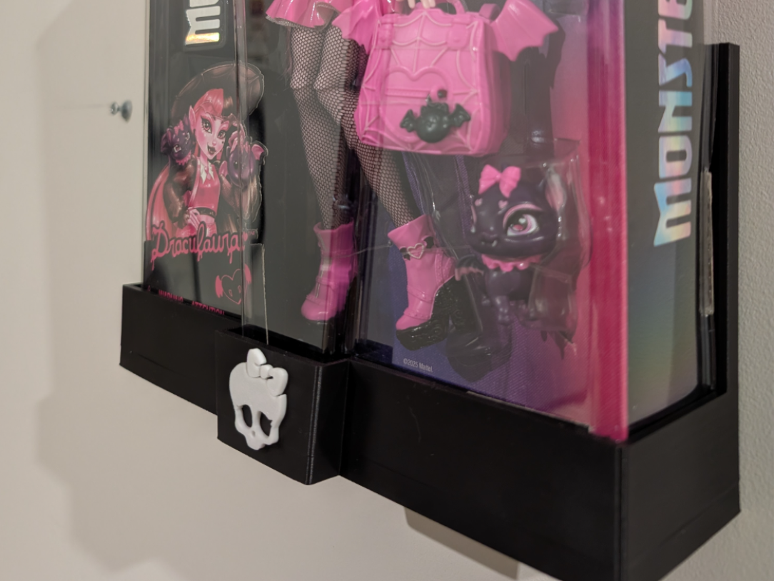 Monster High Shelf