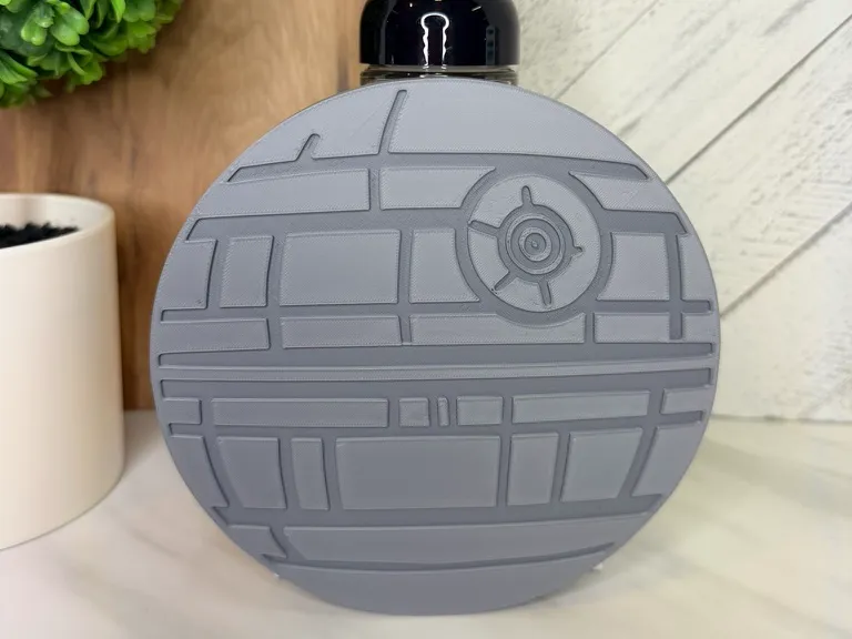 Tapa o cubierta: Interchangeable Cover - Orbital Battle Station. Referencia del modelo original.