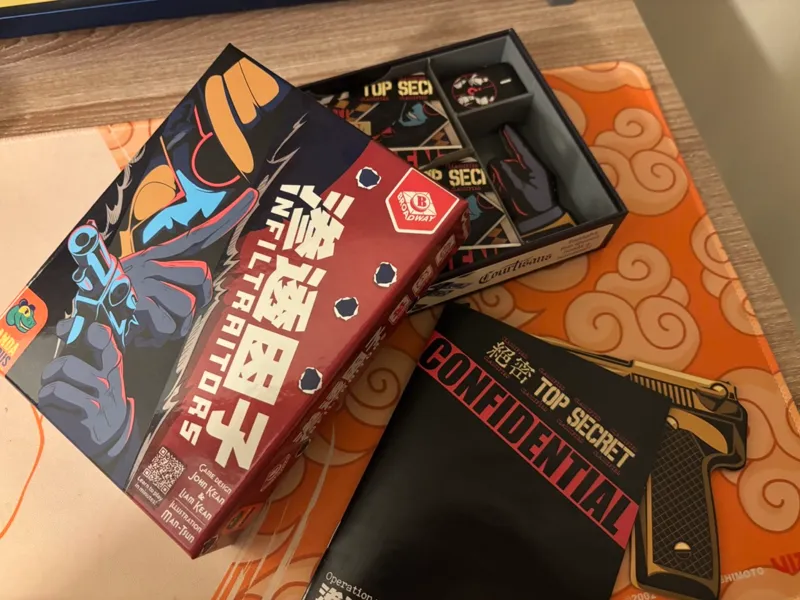 Infiltraitors game Insert