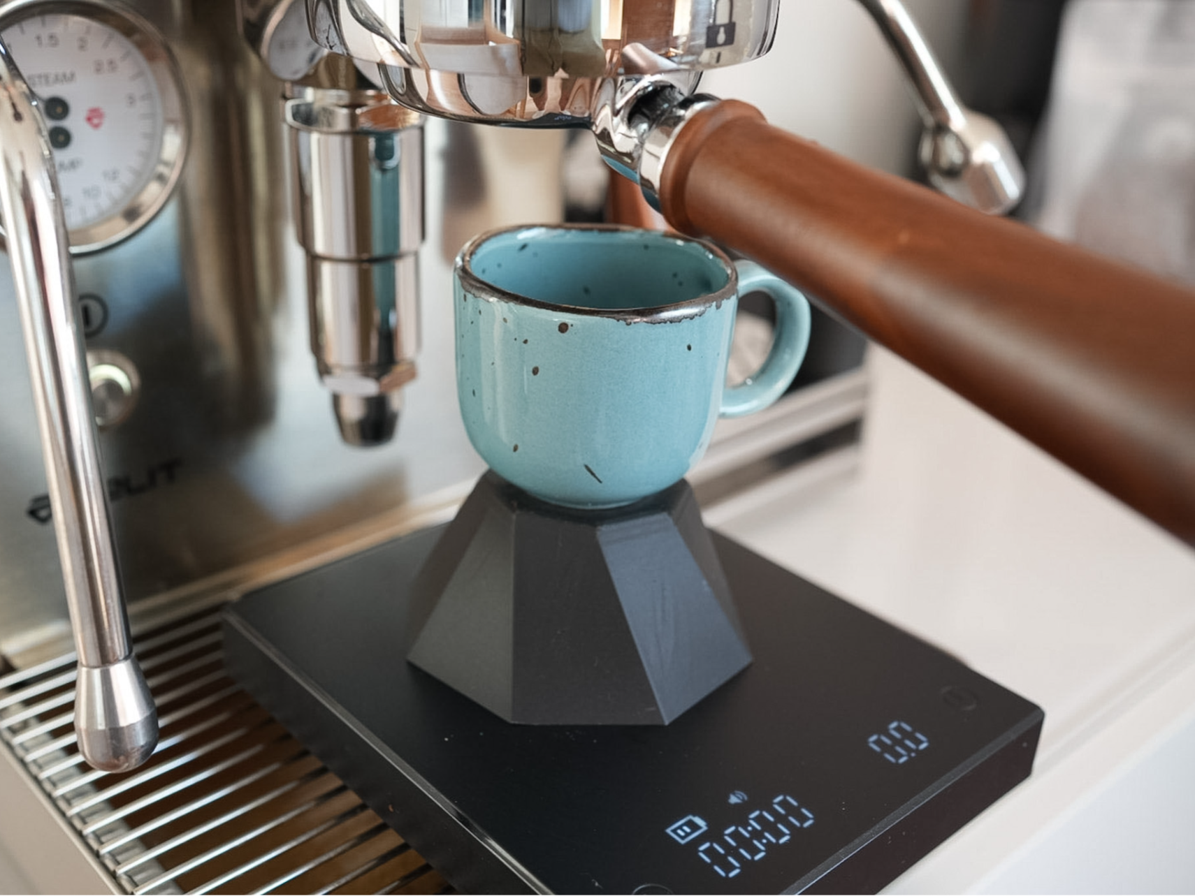 Facet — Espresso Cup Riser & Bean Dosing Cup