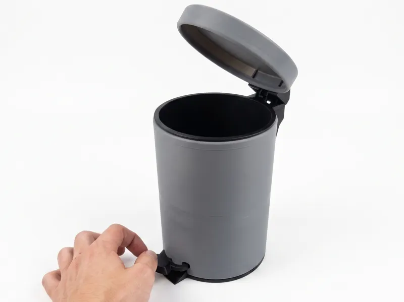 Desktop office pedal trash bin