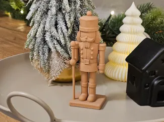 Minimalistischer Nussknacker (Weihnachtsfigur)