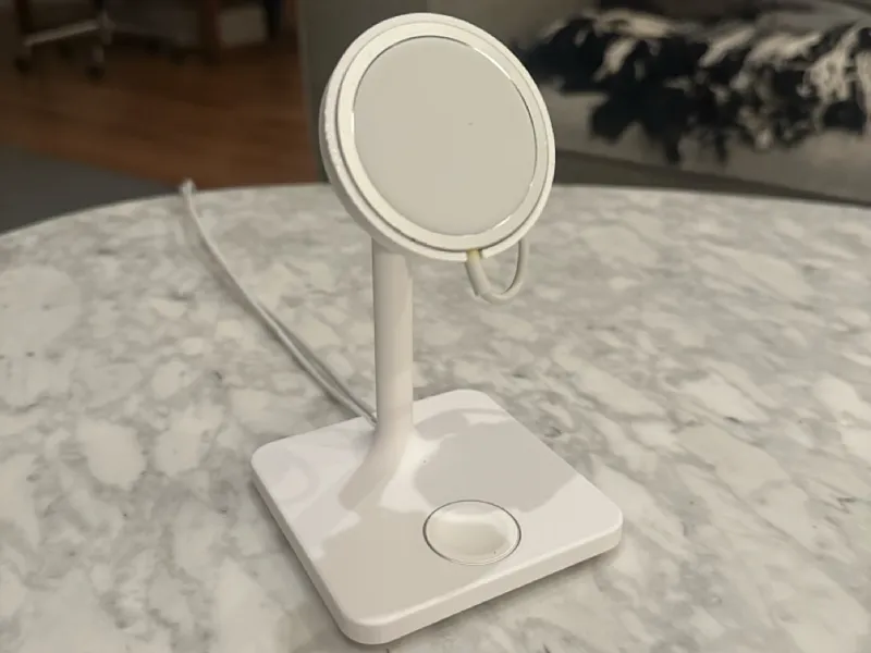 Articulating iPhone MagSafe Stand (and watch)