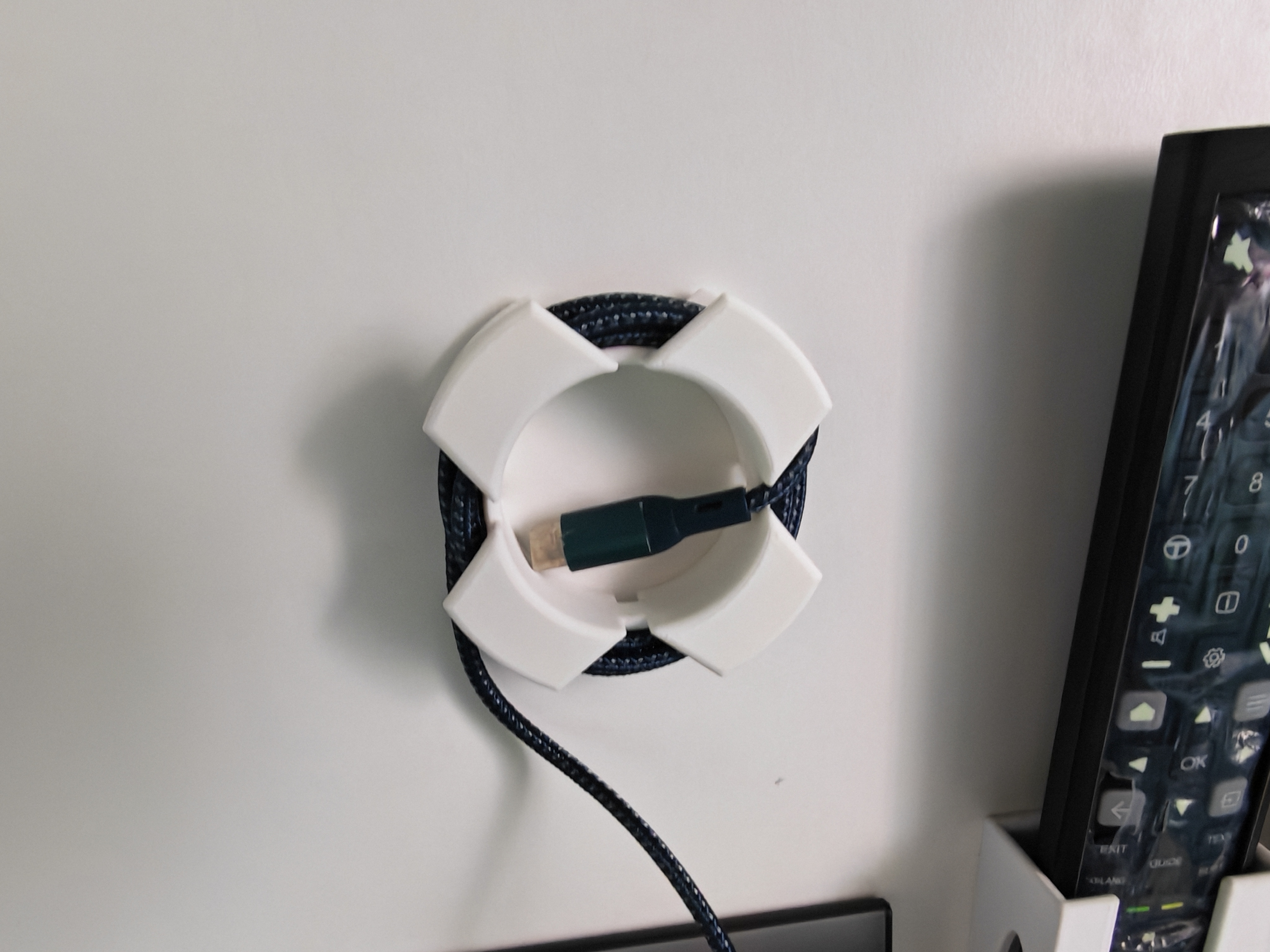 Miniatura 2 do modelo 3D Compact Cable Holder