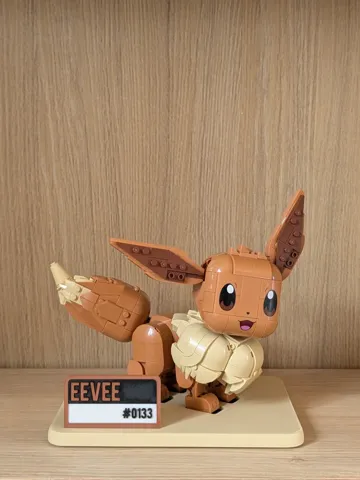Soporte: Eevee Display Stand — vista de referencia 2