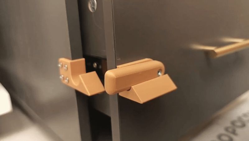 Pin/door bolt