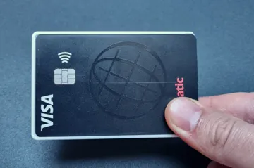Adorno temático: Dragon Credit Card Holder – Tap to Pay — vista de referencia 3