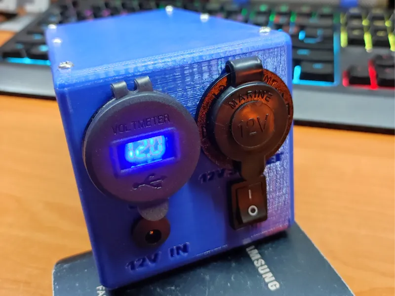 DIY 12V Accu with 12V socket and QC USB