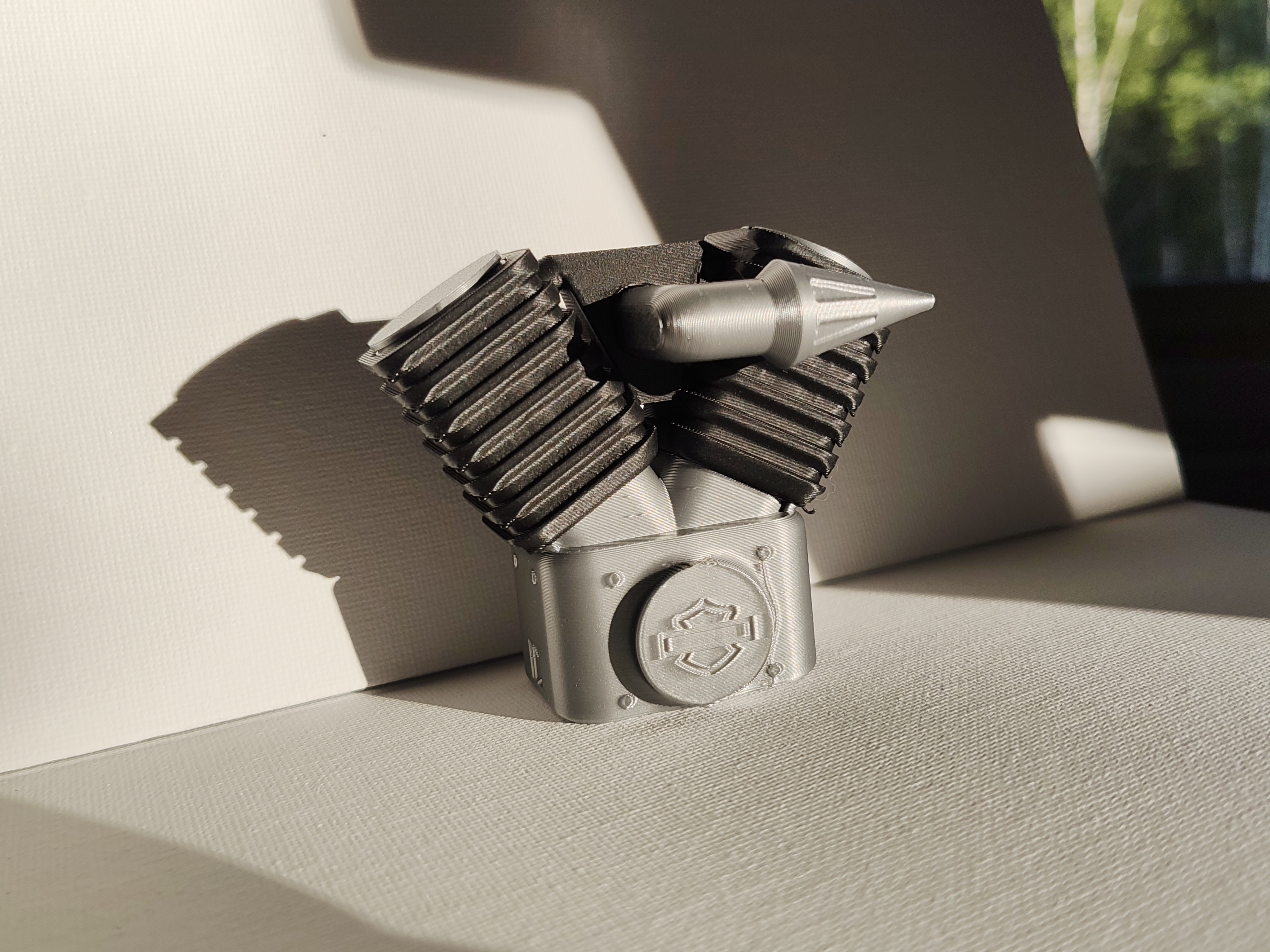 Miniatura 1 do modelo 3D V-TWIN CLICK ENGINE