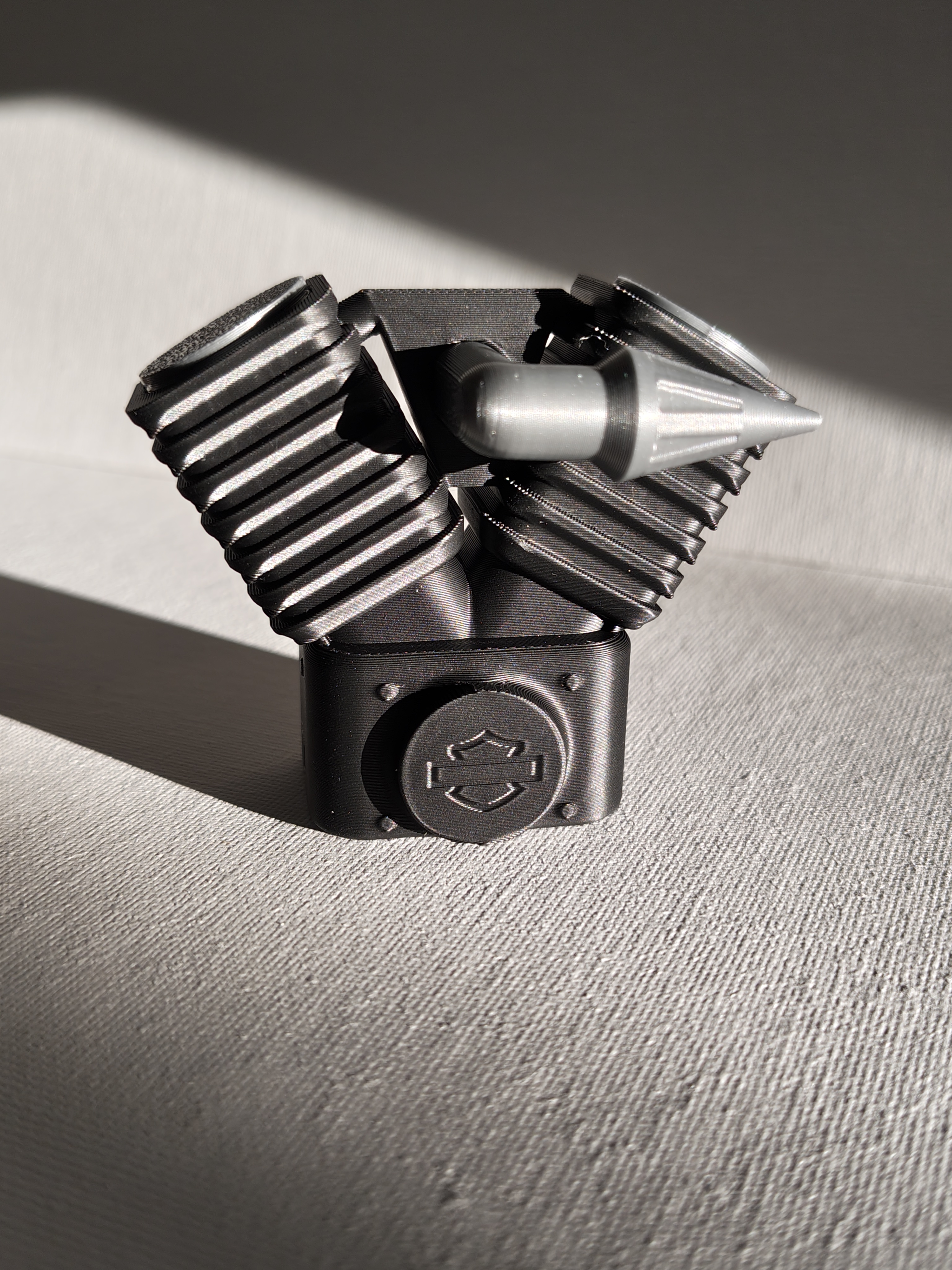 Miniatura 2 do modelo 3D V-TWIN CLICK ENGINE