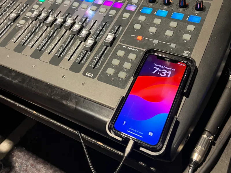 Behringer X32 Phone Holder