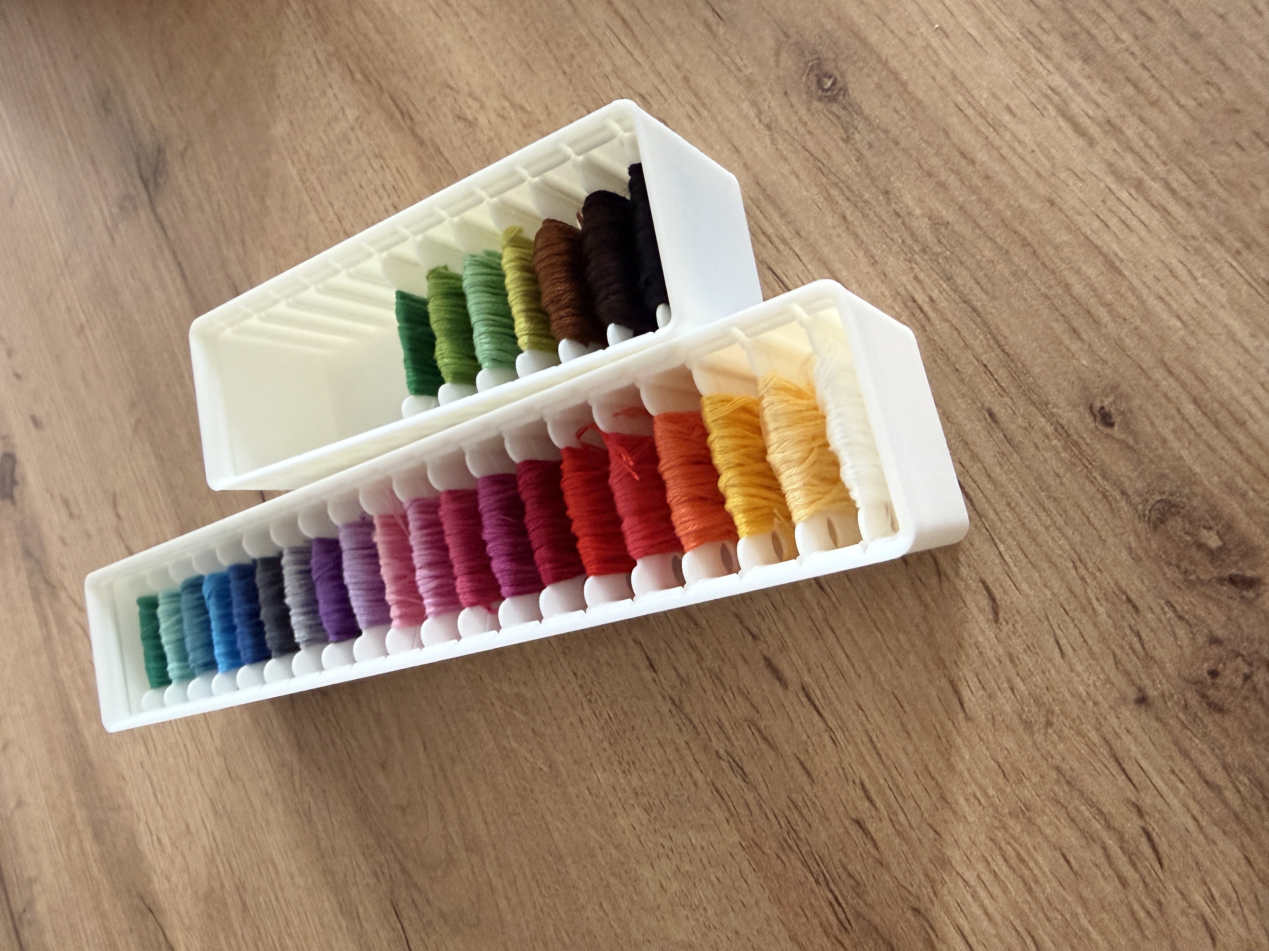 Gridfinity U6 Embroidery Bin with Thread Holders
