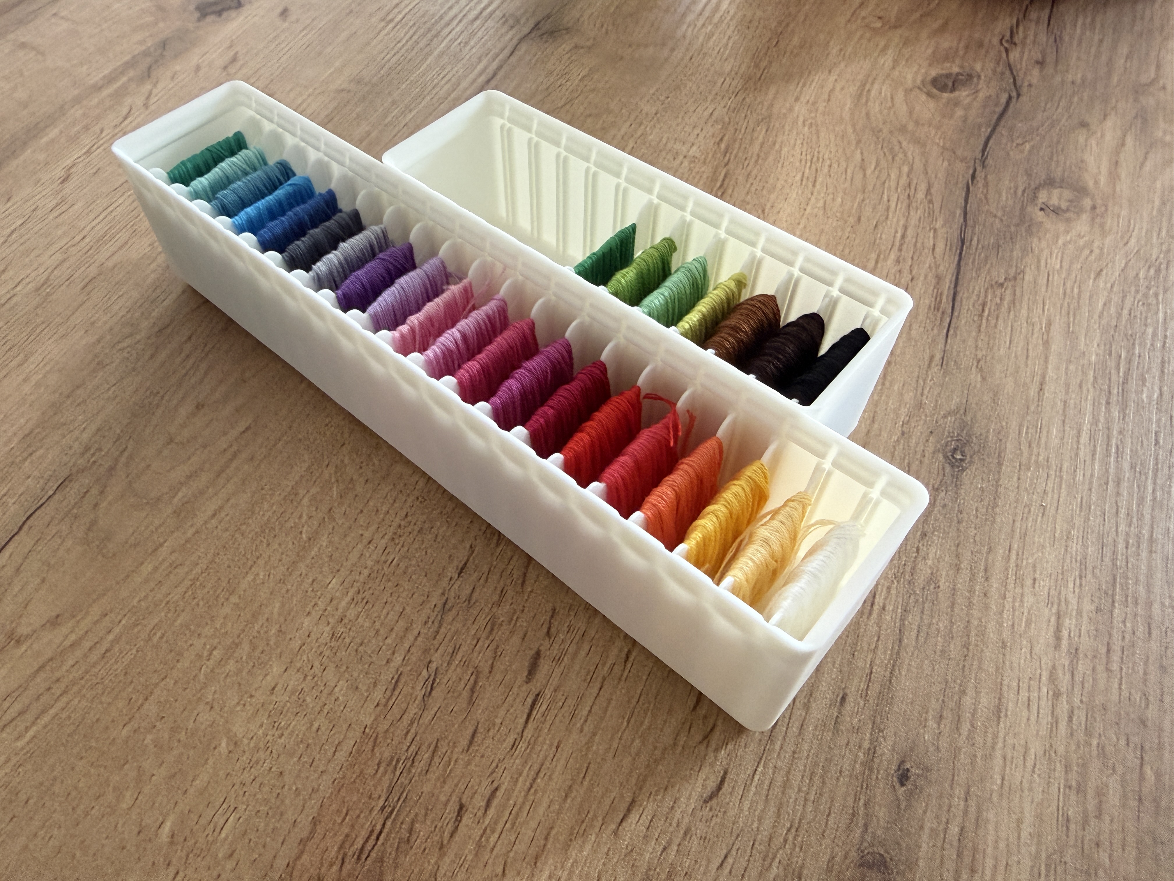 Gridfinity U6 Embroidery Bin with Thread Holders