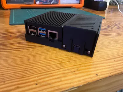 Pi 4 Case with Built-In 18650 UPS