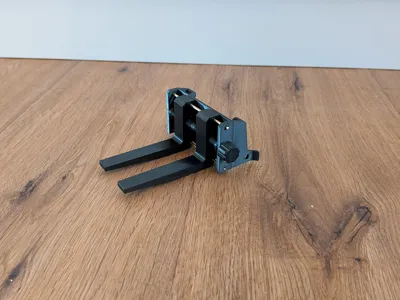 Adjustable Pallet Fork for Bruder Front Loaders