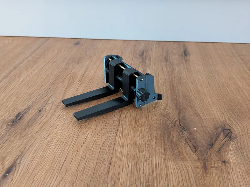 Adjustable Pallet Fork for Bruder Front Loaders