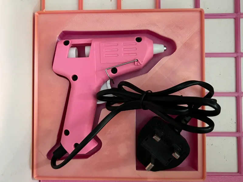 Gridfinity insert for mini hot glue gun (4x4)