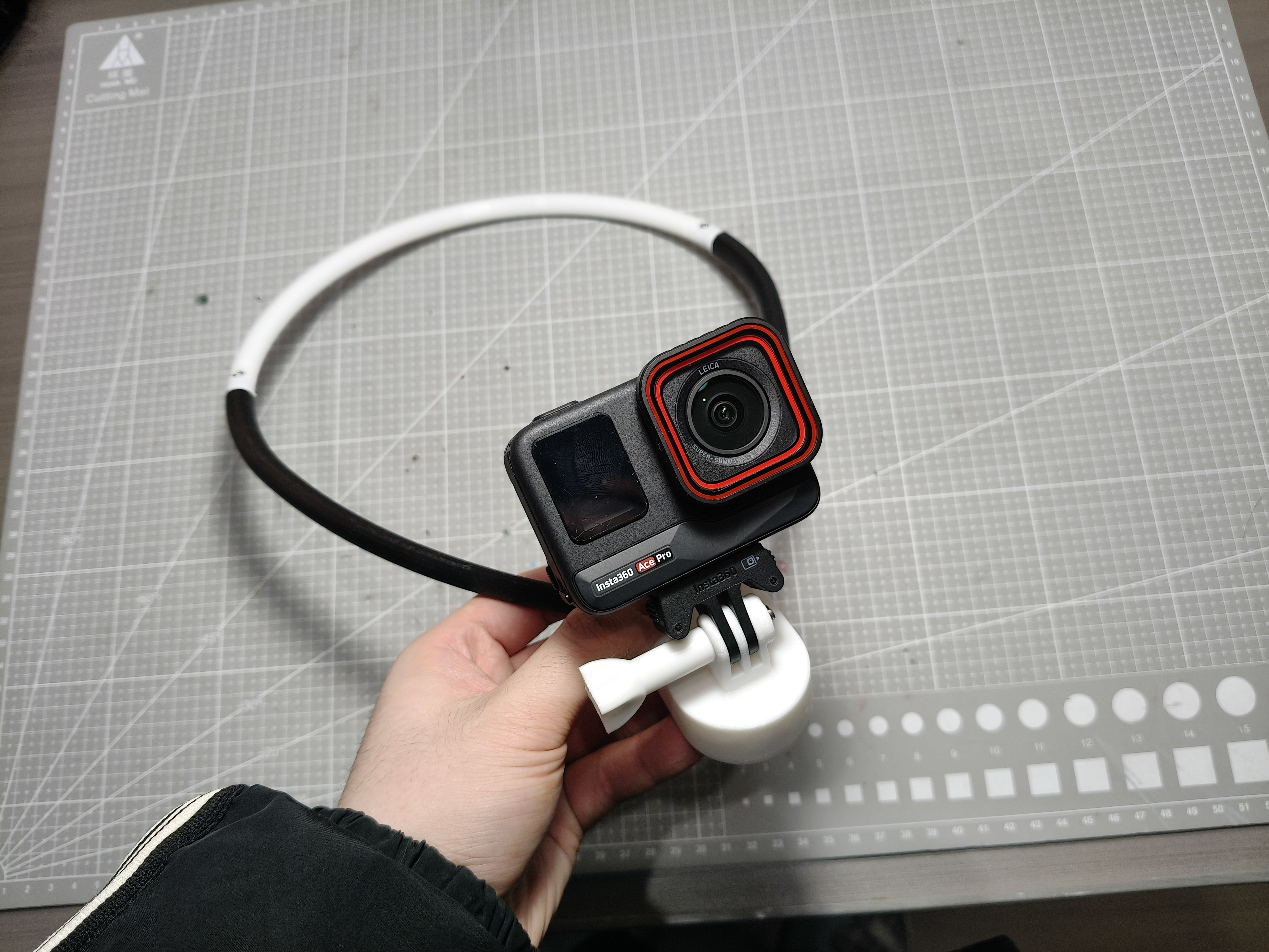 Miniatura 2 do modelo 3D 运动相机挂脖支架