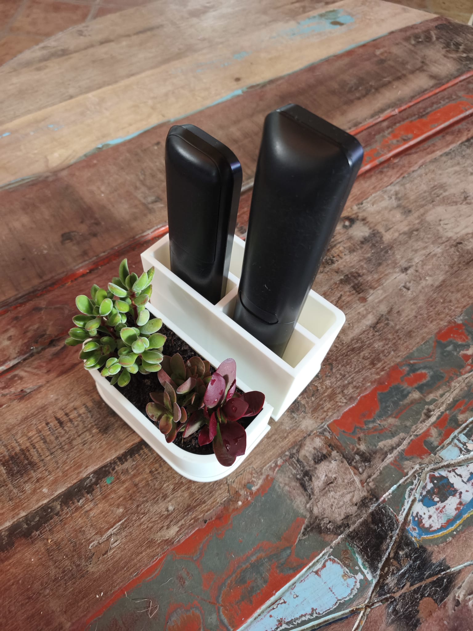 Remote Control Organizer With Vase image 4