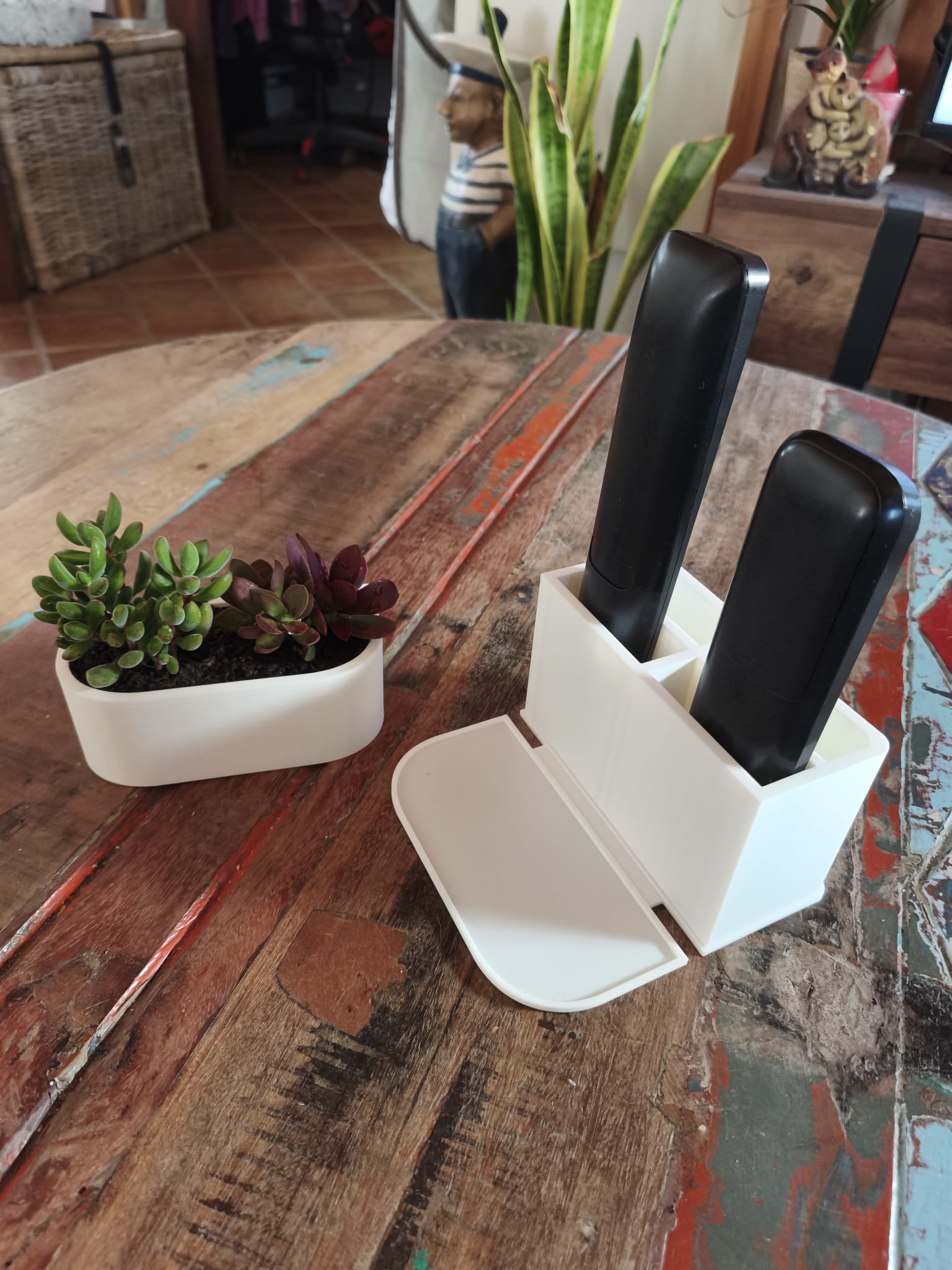 Remote Control Organizer With Vase image 9