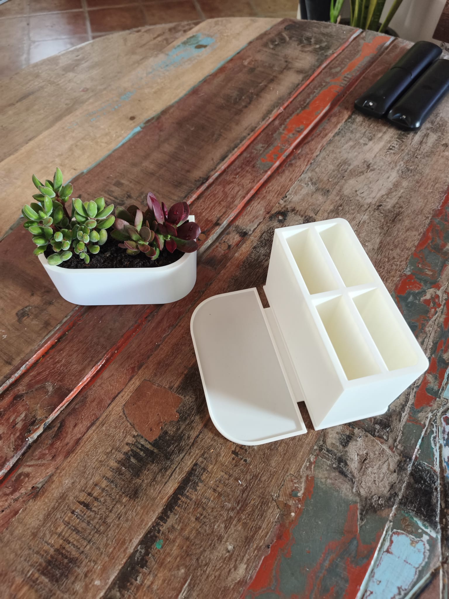 Remote Control Organizer With Vase image 8