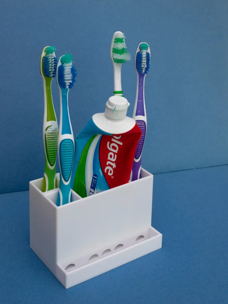 Storage for 4 Toothbrushes and Toothpaste
