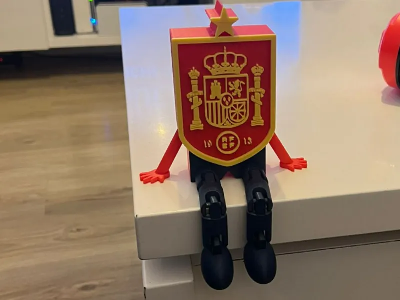 escudo de España de futbol con piernas