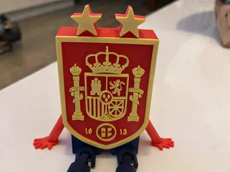 escudo de España de futbol con piernas