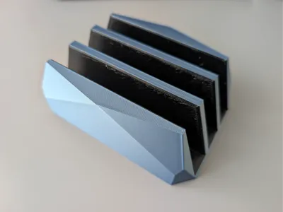 Vertical laptop stand for 3 laptops