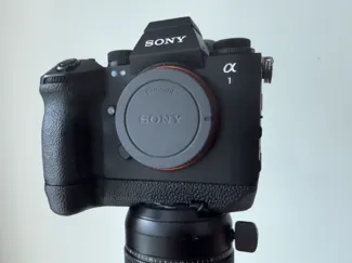 sony a1ii/a9iii 2026 v3 grip with airtag and arca