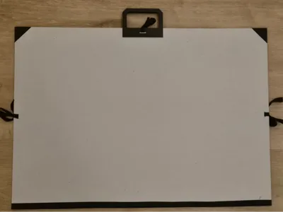 Drawing portfolio handle