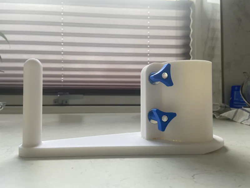 Router holder with secure grip