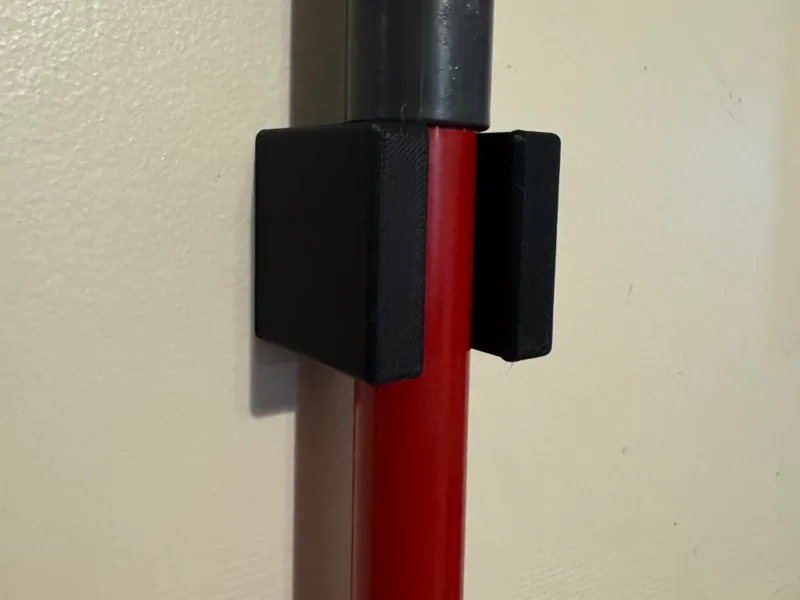 Quick easy Oskar broom holder