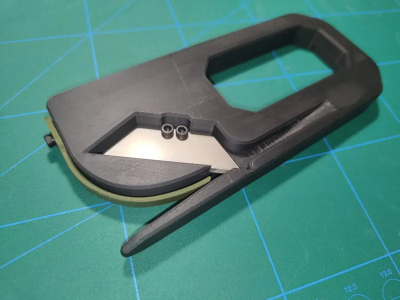 Safety Knife With Guide
