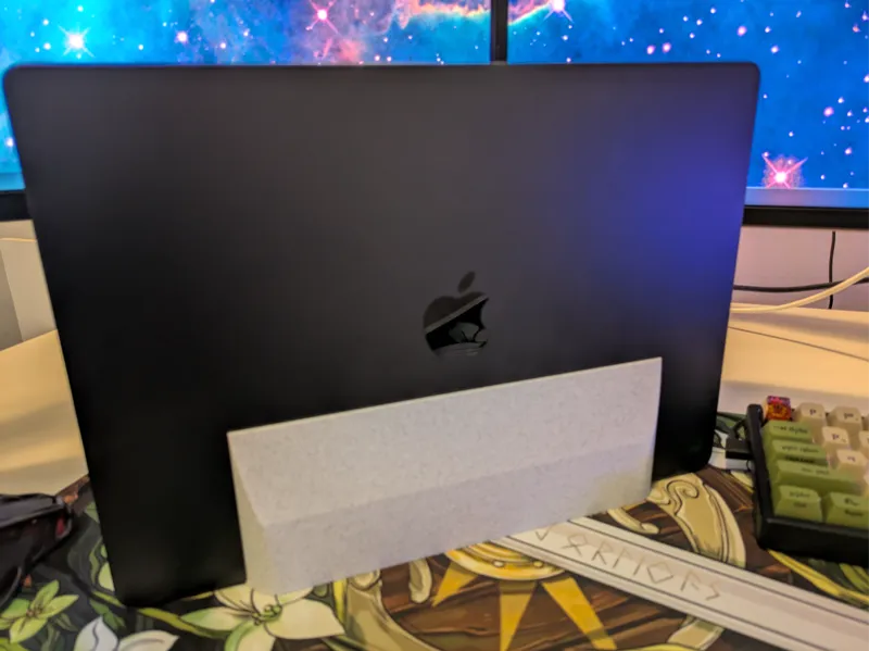 Macbook Pro 2024 Vertical Stand