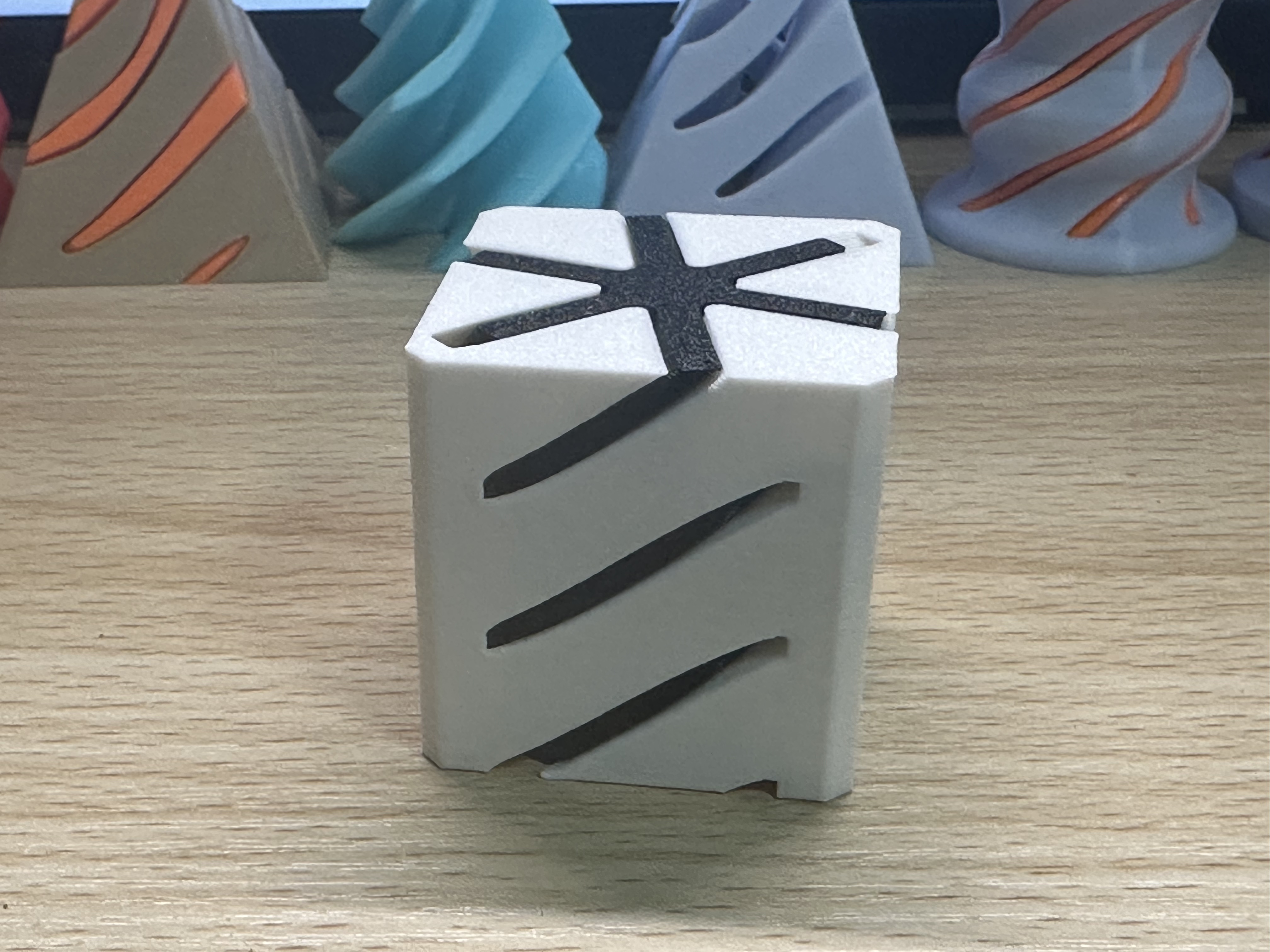 Miniatura 2 do modelo 3D 不可能贯穿正方体