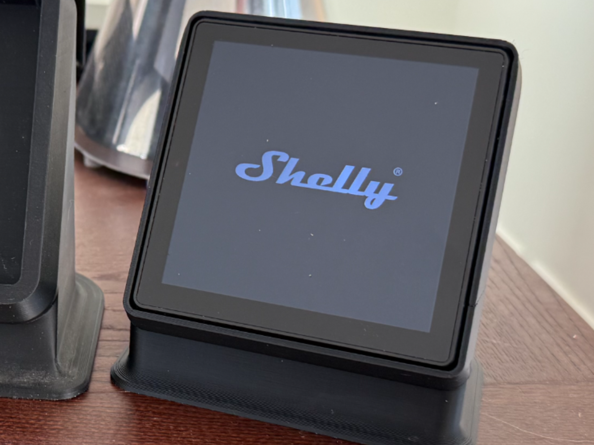 Shelly Wall Display Desktop Mount