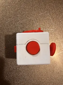 Objeto manipulable: 6 sided fidget cube — vista de referencia 5