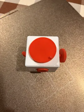 Objeto manipulable: 6 sided fidget cube — vista de referencia 4