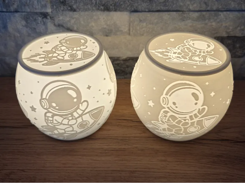 Tealight / Puck Light / Night Light: Astronaut