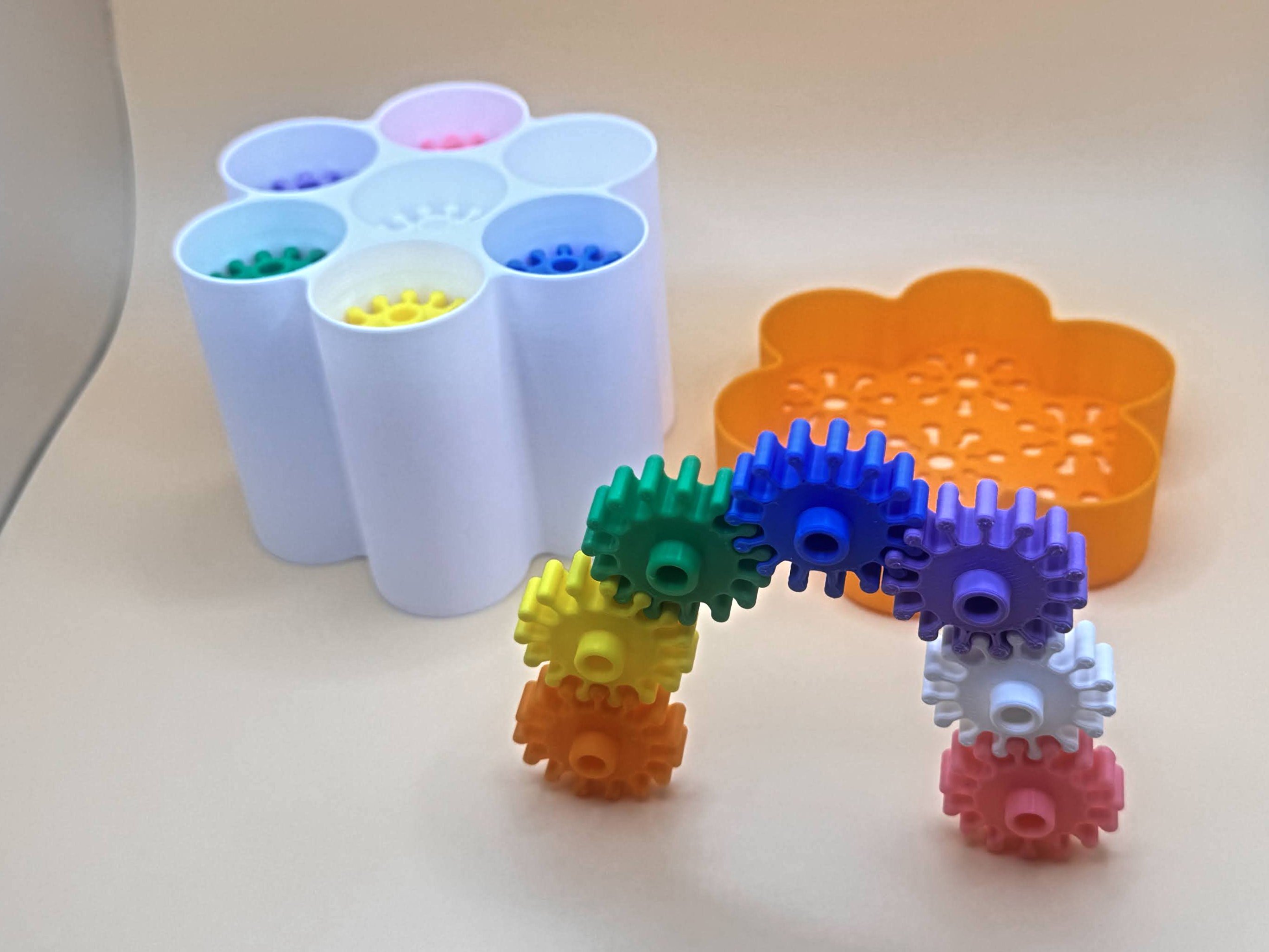 Miniatura 2 do modelo 3D Interlocking Gear Set with Container