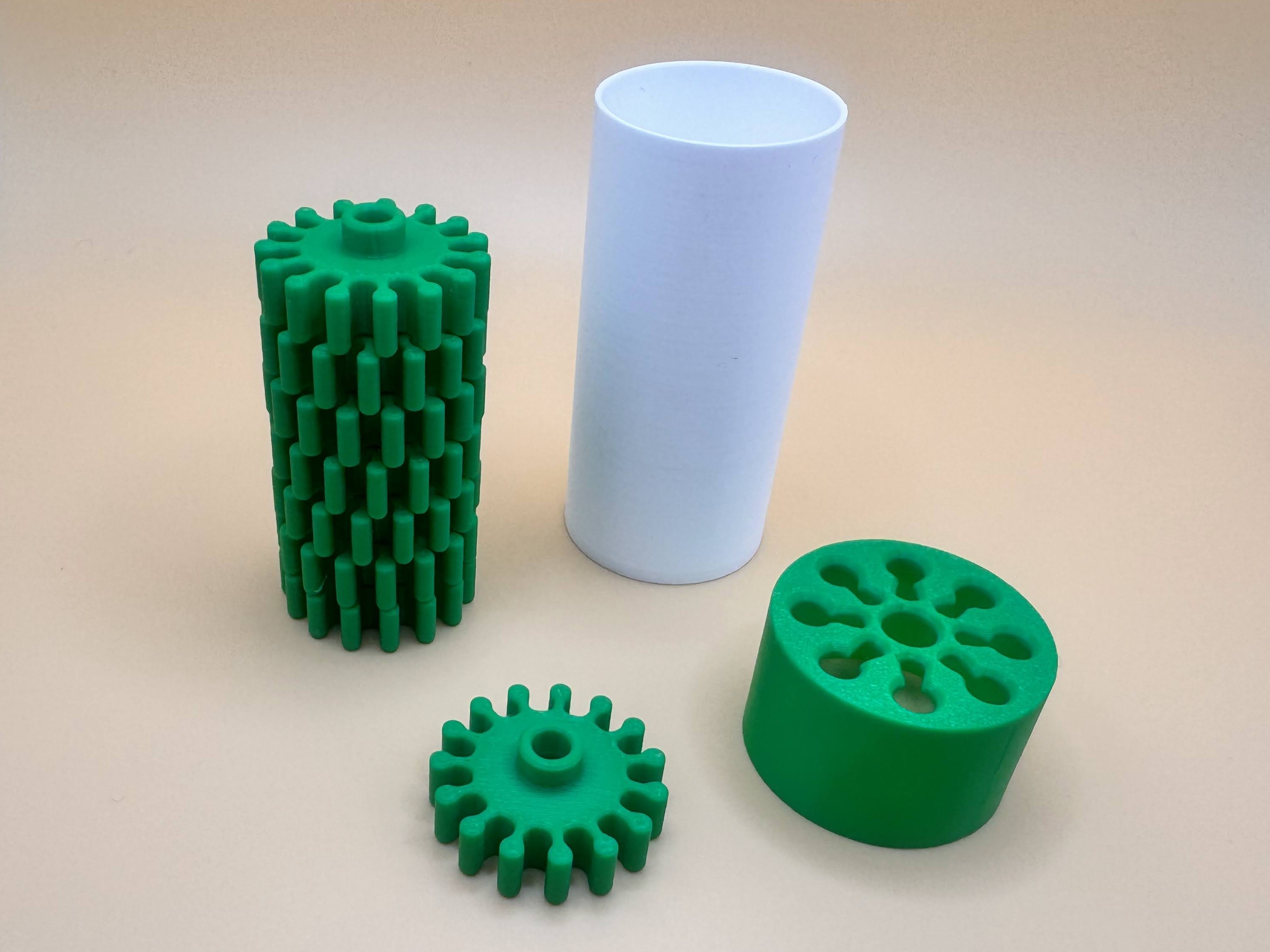 Miniatura 1 do modelo 3D Interlocking Gear Set with Container